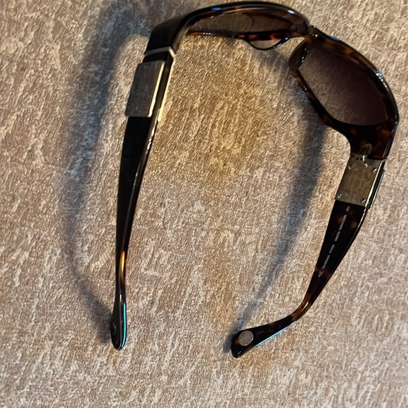 Michael Kors Brown tortoise, darker lens - Picture 3 of 4